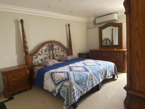 Departamento en zona dorada frente ala playa
